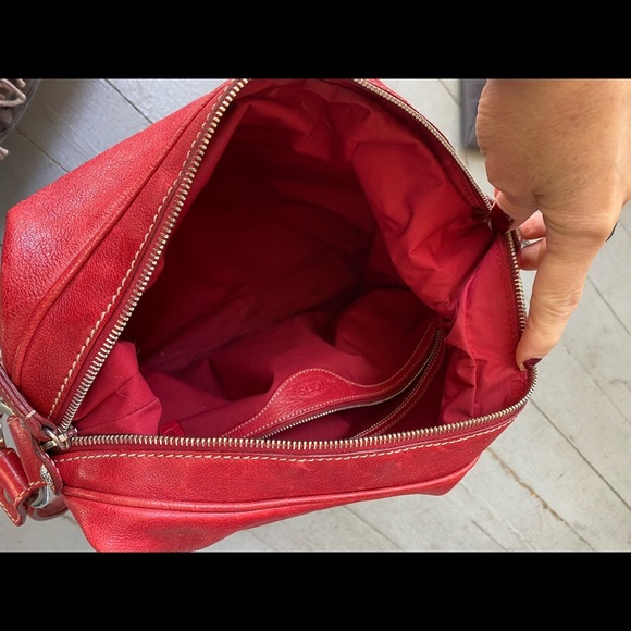 TOD’S Red Leather Large Crossbody Bag - Picture 8 of 12